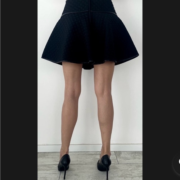 RED Valentino -Elegant Black A-Line Wool Blend Skater Skirt / Leather Piping - Picture 2 of 11